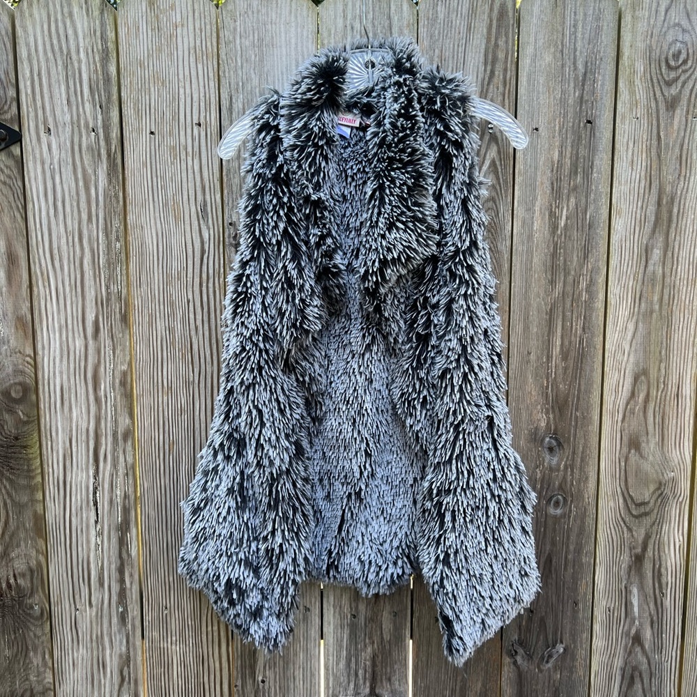 Marleylilly Black, Gray, White Faux Fur Vest size XXS/XS - Picture 3 of 9